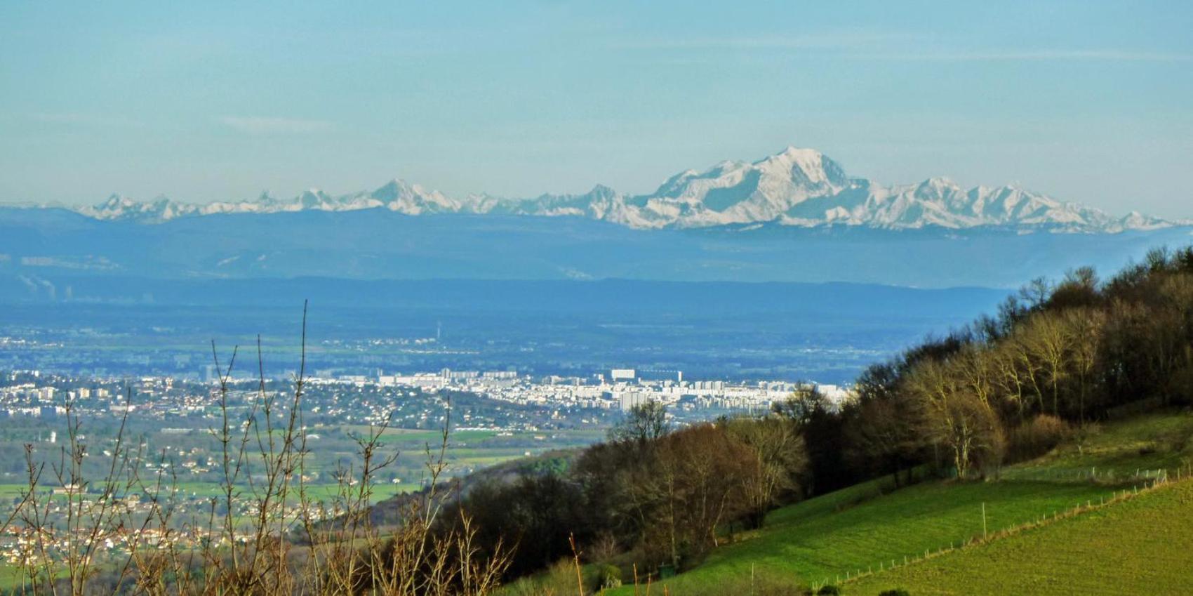 Gites Des Esselards Yzeron Exteriör bild