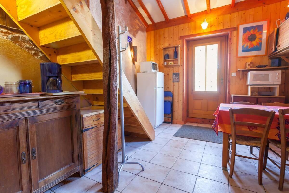Gites Des Esselards Yzeron Exteriör bild