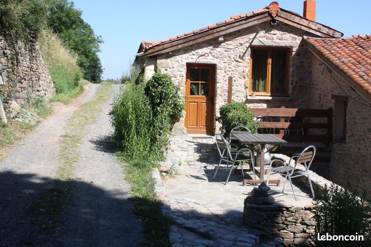 Gites Des Esselards Yzeron Exteriör bild