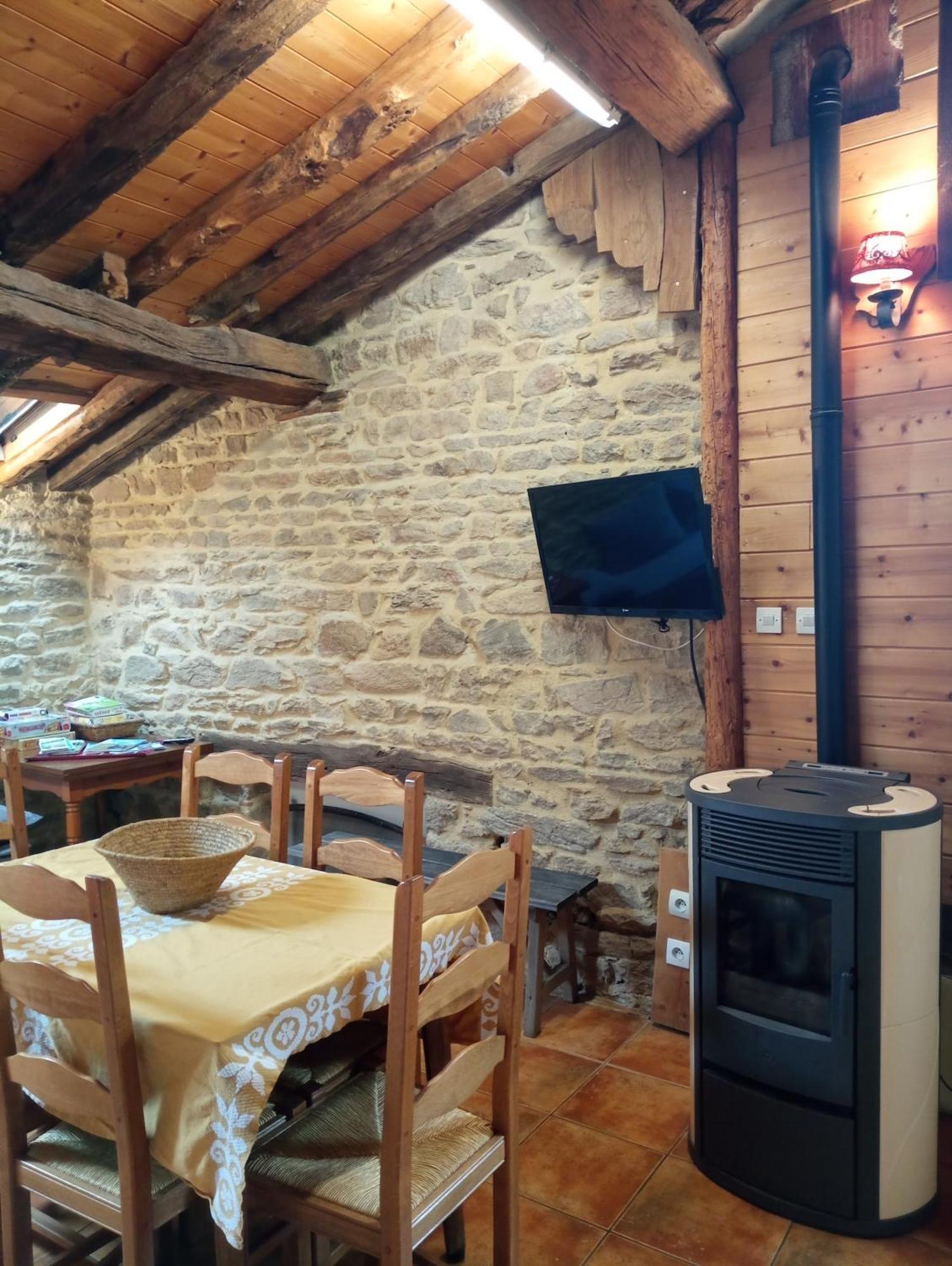 Gites Des Esselards Yzeron Exteriör bild